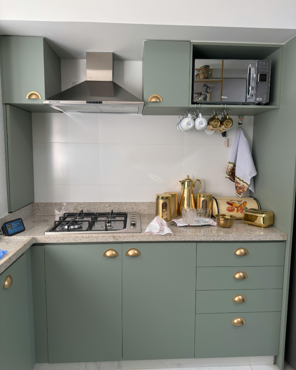 Complete guide to small kitchen storage